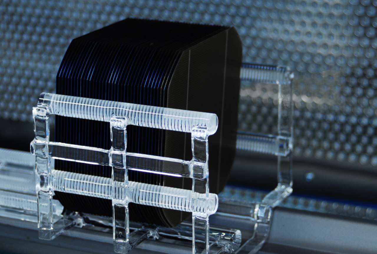 Solar cells and other very dark objects absorb light and are difficult to detect