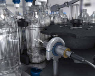 Riempimento di contenitori trasparenti in una riempitrice rotativa di tipo CIP