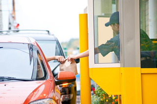 Erfolgreichere Drive-thru-Geschäfte mit Fahrzeugerfassung per Funk